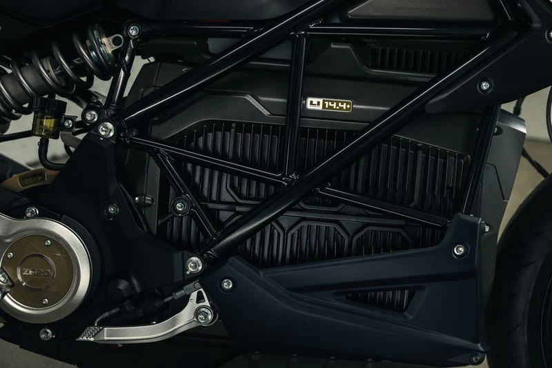 2025 Zero S White / Silver - Image 3